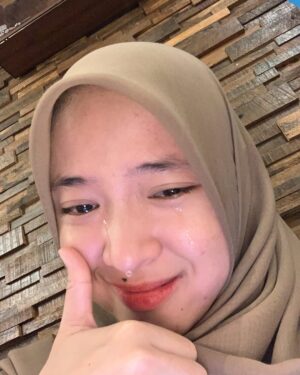 Nissa Sabyan Instagram - Terima kasih ya Rabb masih mengizinkanku untuk menyebut dan memuji Asma mu dan Rasul ku, aslinyaaaa aku cengeng banget.

Ahlan Wa Sahlan Ya Rasulallah❤️‍🩹