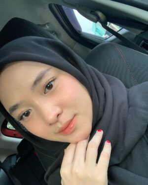 Nissa Sabyan Instagram - Tenang ini hanya hari senin, sebentar lagi hari sabtu kok🦥

semangat beraktivitas gessss🥰🦾