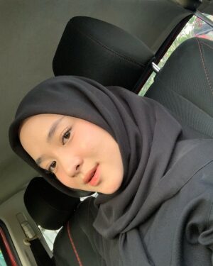Nissa Sabyan Instagram - Tenang ini hanya hari senin, sebentar lagi hari sabtu kok🦥

semangat beraktivitas gessss🥰🦾