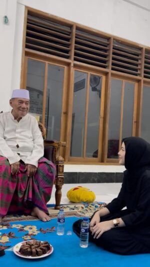 Nissa Sabyan Instagram - Ya Walidana Ya Habibana Abdurrohman Assegaf🎶

Sehat terus ya Sayyidil Walid Muhammad Bin Abdurrohman Assegaf 😇🤲