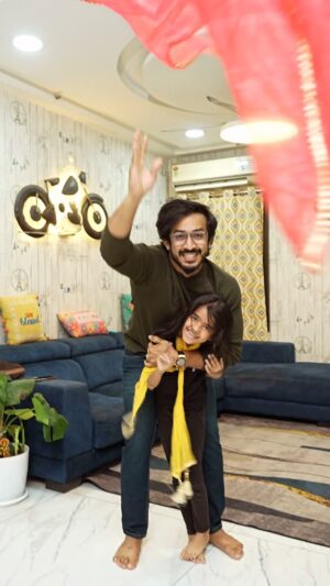 Nitya saxena Instagram - We also “Kollakottesam roo” 🔥🔥

@viyaofficial @nitya.saxena1186 #anchorravi #hariharaveeramallu #dance #fatheranddaughter #princessviya