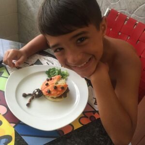 Norkys Batista Instagram - Y como para las madres nuestros hijos nunca crecen🤣🤪

Hoy amanecí recordándole a mi hijo su infancia de desayunos alegres, divertidos, coloridos y deliciosos👌🏼 le hice una arepa de carita Feliz😀 y otra de ❤️ ( Fotos 2 y 3 calientitas de hoy Domingo 9 de Marzo🤪) jajajaja y aunque ya tiene 19 sigue poniendo cara de felicidad😍

Lastima que no encontré más fotos en mi Galería😫

PD: Sabías que haciéndole arepas de figuras a mi piojo @sebastianluttinger fue que lo pude enseñar a hablar inglés porque era mi única forma de que el recordara la palabra que le tocaba en sus clases de #spelling ?