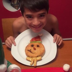 Norkys Batista Instagram - Y como para las madres nuestros hijos nunca crecen🤣🤪

Hoy amanecí recordándole a mi hijo su infancia de desayunos alegres, divertidos, coloridos y deliciosos👌🏼 le hice una arepa de carita Feliz😀 y otra de ❤️ ( Fotos 2 y 3 calientitas de hoy Domingo 9 de Marzo🤪) jajajaja y aunque ya tiene 19 sigue poniendo cara de felicidad😍

Lastima que no encontré más fotos en mi Galería😫

PD: Sabías que haciéndole arepas de figuras a mi piojo @sebastianluttinger fue que lo pude enseñar a hablar inglés porque era mi única forma de que el recordara la palabra que le tocaba en sus clases de #spelling ?