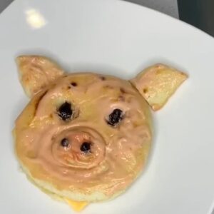 Norkys Batista Instagram - Y como para las madres nuestros hijos nunca crecen🤣🤪

Hoy amanecí recordándole a mi hijo su infancia de desayunos alegres, divertidos, coloridos y deliciosos👌🏼 le hice una arepa de carita Feliz😀 y otra de ❤️ ( Fotos 2 y 3 calientitas de hoy Domingo 9 de Marzo🤪) jajajaja y aunque ya tiene 19 sigue poniendo cara de felicidad😍

Lastima que no encontré más fotos en mi Galería😫

PD: Sabías que haciéndole arepas de figuras a mi piojo @sebastianluttinger fue que lo pude enseñar a hablar inglés porque era mi única forma de que el recordara la palabra que le tocaba en sus clases de #spelling ?