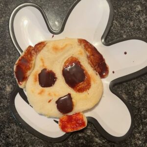 Norkys Batista Instagram - Y como para las madres nuestros hijos nunca crecen🤣🤪

Hoy amanecí recordándole a mi hijo su infancia de desayunos alegres, divertidos, coloridos y deliciosos👌🏼 le hice una arepa de carita Feliz😀 y otra de ❤️ ( Fotos 2 y 3 calientitas de hoy Domingo 9 de Marzo🤪) jajajaja y aunque ya tiene 19 sigue poniendo cara de felicidad😍

Lastima que no encontré más fotos en mi Galería😫

PD: Sabías que haciéndole arepas de figuras a mi piojo @sebastianluttinger fue que lo pude enseñar a hablar inglés porque era mi única forma de que el recordara la palabra que le tocaba en sus clases de #spelling ?