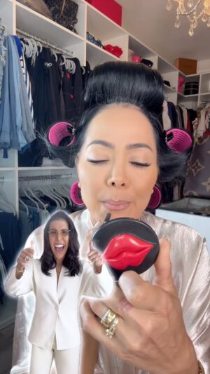 Norkys Batista Instagram - La menopausia es un cambio natural, no una pausa en tu bienestar. Es el momento de reconectar contigo, escuchar tu cuerpo y darle lo que necesita: movimiento, alimentación consciente y, sobre todo, amor propio. Cada etapa tiene su belleza, y esta es una oportunidad para priorizarte y sentirte mejor que nunca y con mi doctora estoy segura que lo vas a lograr 

Manito arriba para verte en consulta con mi doctora 🙋🏻‍♀️ 

#MenopausiaPositiva #BienestarFemenino
