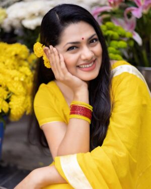 Nusrat Imroz Tisha Instagram - ফাগুন এসেছে 💛💛
PC: @zutons_snapshoot 

#tisha #nusratimrosetisha #imrose