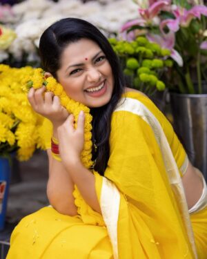 Nusrat Imroz Tisha Instagram - ফাগুন এসেছে 💛💛
PC: @zutons_snapshoot 

#tisha #nusratimrosetisha #imrose