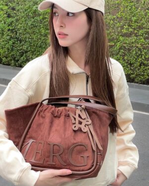 Nuttanicha Dungwattanawanich Instagram - Merge 🤎

@merge.official_ 
#ADayBagMedium #TheEndlessVoyager