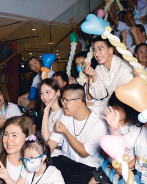 Nuttanicha Dungwattanawanich Instagram - เป็นงานที่ได้พลังบวกเยอะมากกกๆๆๆ ดีใจที่เห็นน้องๆและผู้ปกครองมีความสุข มาช่วยกันให้โอกาสกับพวกเขา ที่เท่าเทียมกับทุกคน สนับสนุนเขากันเยอะๆน้า 🫶🏻💕

#ExtraChromosome 
#แค่หนึ่งโครโมโซมที่เกินมานอกนั้นไม่แตกต่าง
#Justlikeyou