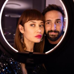 Olga Kurylenko Instagram - Qui n’a encore pas vu la nouvelle série Netflix Super Mâles?  Voici quelques images pour vous donner l’envie 😋 @netflixfr @guillaume__labbe @manupayet @vinz_heneine @antoine_gouy @arianemourier @melanie_bernierofficiel @noemiesagliodru @rosembergolivier @frankiewallach hair&makeup @annecaramagnol @nathaliechampigny #supermales #netflix #comedie