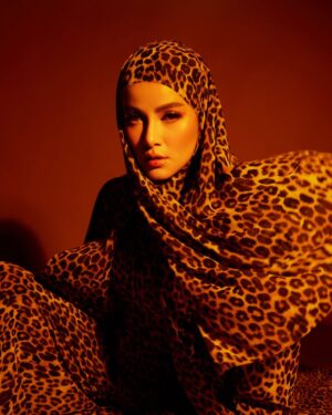 Olla Ramlan Instagram - “The most beautiful people we have known are those who have known defeat, known suffering, known struggle, known loss, and have found their way out of the depths. Beautiful people do not just happen.”

#olramstyle 🔥