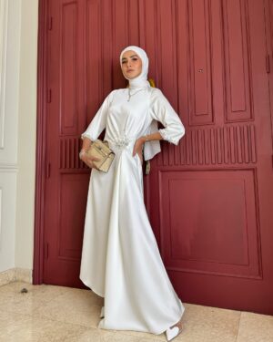 Olla Ramlan Instagram - “The right dress doesn’t just cover you; it reveals who you truly are.” 

Beautiful Dress For Raya Collection - @ayumiofficial_id @ayumimca 

#olramstyle