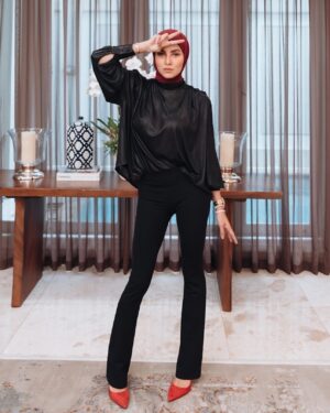Olla Ramlan Instagram - “A real friend is one who walks in when the rest of the world walks out.” – Walter Winchell

Thank you all..🔥

#olramstory