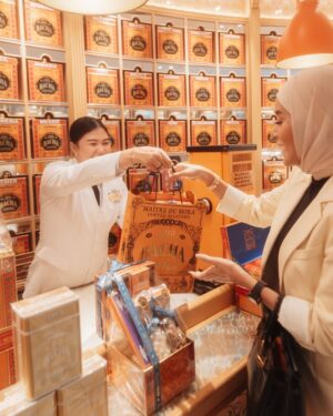 Olla Ramlan Instagram - “Eat together, for shared meals bring even further blessings.” ✨🌙

Beberapa cuplikan sesi Iftar seru bersama my beloved ones, @cintaramlanunes @jomi.nunes @brotheralle minggu lalu di @bachacoffeeid Plaza Senayan! 🥰 ️

Selain si Chicken Supreme di Ramadan Set Menu serta beragram Hampers yang bisa custom, kata aku sih limited-edition Lychee, Raspberry & Rose Croissant mereka   Midnight Sun Decaffeinated Coffee ditambah Chantilly cream & Tahiti vanilla = numero uno deh untuk buka puasa bareng orang-orang tersayang 🧡

#bachacoffee #bachacoffeeid