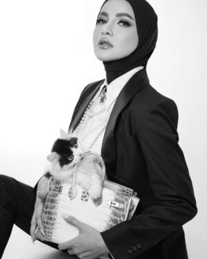 Olla Ramlan Instagram - “Style is far more than the clothes you put on; it’s the energy you carry, the confidence you wear, and the way you make others feel. 
Fashion may dress your body, but style is what dresses your soul. It evolves with you — shaped by your experiences, your scars, your victories. 
When you wear something that feels like you, it’s not just an outfit; it’s a declaration of self-love.”

BEAUTIFUL CAT - @zowzow.royalmansion 
PHOTOGRAPHER - @mozawahyu 
SUIT - @julianto.official 
MAKE UP - @aulia_neosevituri 
HIJAB - @jatupurwanti 
OR TEAM - @brotheralle @mini_saputri @novitadewi.official 

BEST TEAM! 🔥#olramstyle