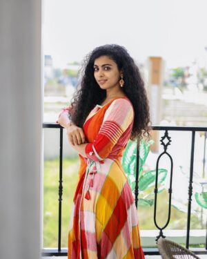 Padeni Kumar Instagram - Caption illa ponga 😅
.
📸 @vishal_ravichandran_ @shadow_lightphotography 
.
#love #attitude #fun #food #passion #comedy #curly