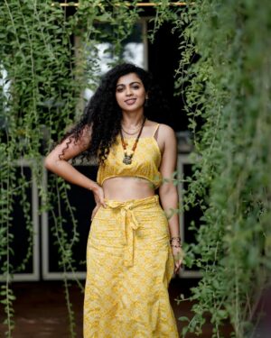 Padeni Kumar Instagram - Meet “PAARU” from “Vera Maari trip”❤️😉😬😜
.
#love #yellow #passion #vibe #trip #entertainment #fun #curly 

Have you guys watched “Vera Maari Trip” ?