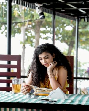 Padeni Kumar Instagram - Meet “PAARU” from “Vera Maari trip”❤️😉😬😜
.
#love #yellow #passion #vibe #trip #entertainment #fun #curly 

Have you guys watched “Vera Maari Trip” ?
