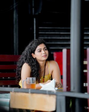 Padeni Kumar Instagram - Meet “PAARU” from “Vera Maari trip”❤️😉😬😜
.
#love #yellow #passion #vibe #trip #entertainment #fun #curly 

Have you guys watched “Vera Maari Trip” ?