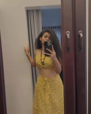 Padeni Kumar Instagram - Meet “PAARU” from “Vera Maari trip”❤️😉😬😜
.
#love #yellow #passion #vibe #trip #entertainment #fun #curly 

Have you guys watched “Vera Maari Trip” ?