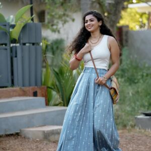 Padeni Kumar Instagram - “Paaru”❤️
Did you guys watch “Vera Maari trip” ? If not then hurry and watch paaru✨ @ahatamil
SKIRT courtesy: @swaras_designs @ramyasekar_stylist