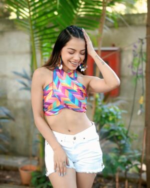 Palak Purswani Instagram - Colorful chaos with my favorite person 🩵🩷🧡

Makeup & hair by fav: @hairandskinbysweety 
Captured by @iam_rajinamdar 
#holi #colors #besties #palakpurswani #simranbudharup #bffholi