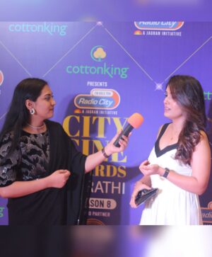 Pallavi Patil Instagram - 🐚
.
.
Makeup by @piyapatil_makeupartist 
Jwellery by @aurabling_jewels 
Thank you to @rjshonali @radiocitymarathi @cottonking_official for the invite to such an amazing award function .
.
.
#CityCineAwardsMarathi #cca8  #citycineawardsmarathiseason8 #cca8 #ccamarathi