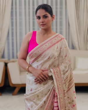 Pallavi Patil Instagram - पुणे पोलीस प्रस्तुत “तरंग 2025“
.
.
Makeup by : @piyapatil_makeupartist 
@punitbalangroup 
@rakesh_malhotra10 
.
.
#latepost #tarang2025 #punepolice #event #ajayatulconcert #punitbalangroup #pallavipatil