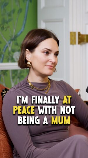 Paloma Faith Instagram - "I can parent in other ways" @elizabday on the tarot card reading that made her feel at peace about not becoming a parent after 12 years of unsuccessful fertility treatments.

Search 'Mad, Sad & Bad' wherever you get your podcasts. @palomafaith #elizabethday