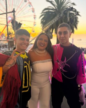 Pamela Leiva Instagram - Que bien lo pasamos en @imediacl 🥳 ¿les gustó mi look de hoy 😏🫢? 

Oye mañana se viene el festival de las Divas de Oro los esperamos en el frontis de Enjoy Viña✨✨✨

¿A quienes veo por acá 💚🌊🌴?