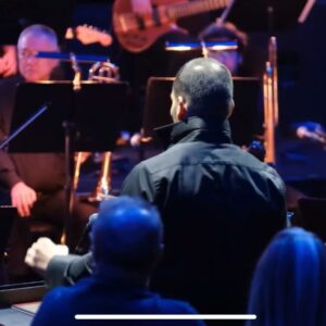 Pamela Spence Instagram - ROCK’n HOPE VOL:2 videoları devam… ne mutlu ki yankısı dinmeyen, birçok kişiye de rock müzik ilhamı vermekte olduğuna tanık olduğumuz bir ilke imza atmışız 🙏🙏
Halen tekrarı soruluyor bana ancak bu denli büyük çapta bir emek ve çaba isteyen bir konseri tekrarlamak hiç kolay bir iş değil..
bazen de, unutulmazlar arasına isim yazdırmak için 
“tadında kaldı” demek de iyidir.🙏❤️