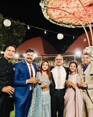 Pariva Pranati Instagram - The final look… what a wedding… twin wedding… Bhaiyon ki shaadi… family functions… पारिवारिक समारोह ❤️❤️

@foramthakur thankyou for these looks ❤️❤️

#shaadi #wedding #indianwedding #lehenga #saree #india #makeup #magic #music #fun #dance #chat #happy #love #gossip #joy #blessed #together #family #celebration 

@tarusinha @my.yoga.mat @kirti.prasad