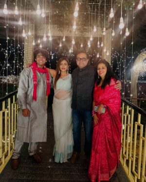 Pariva Pranati Instagram - Bhaiyon ki shaadi… twin wedding… second look… family functions are the best ❤️

Thankyou for the look @foramthakur ❤️❤️

#family #function #shaadi #wedding #indianwedding #saree #desi #fun #celebration #joy #blessed #love #together #happy #madness #music #dressup #makeup 

@tarusinha @kirti.prasad @my.yoga.mat

Previous post deleted by mistake 🤦‍♀️
