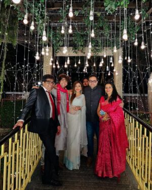 Pariva Pranati Instagram - Bhaiyon ki shaadi… twin wedding… second look… family functions are the best ❤️

Thankyou for the look @foramthakur ❤️❤️

#family #function #shaadi #wedding #indianwedding #saree #desi #fun #celebration #joy #blessed #love #together #happy #madness #music #dressup #makeup 

@tarusinha @kirti.prasad @my.yoga.mat

Previous post deleted by mistake 🤦‍♀️