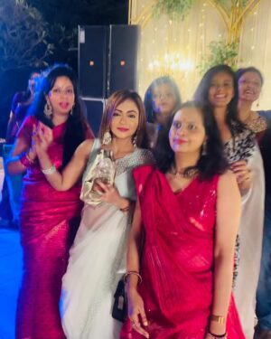 Pariva Pranati Instagram - Bhaiyon ki shaadi… twin wedding… second look… family functions are the best ❤️

Thankyou for the look @foramthakur ❤️❤️

#family #function #shaadi #wedding #indianwedding #saree #desi #fun #celebration #joy #blessed #love #together #happy #madness #music #dressup #makeup 

@tarusinha @kirti.prasad @my.yoga.mat

Previous post deleted by mistake 🤦‍♀️