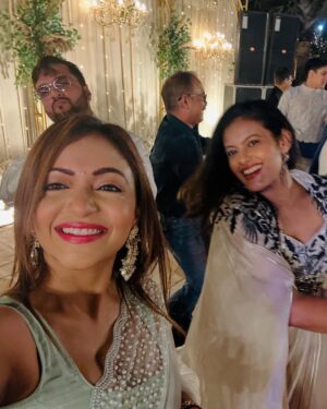 Pariva Pranati Instagram - Bhaiyon ki shaadi… twin wedding… second look… family functions are the best ❤️

Thankyou for the look @foramthakur ❤️❤️

#family #function #shaadi #wedding #indianwedding #saree #desi #fun #celebration #joy #blessed #love #together #happy #madness #music #dressup #makeup 

@tarusinha @kirti.prasad @my.yoga.mat

Previous post deleted by mistake 🤦‍♀️