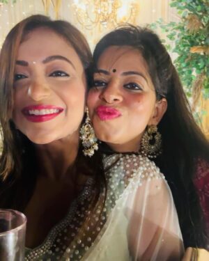 Pariva Pranati Instagram - Bhaiyon ki shaadi… twin wedding… second look… family functions are the best ❤️

Thankyou for the look @foramthakur ❤️❤️

#family #function #shaadi #wedding #indianwedding #saree #desi #fun #celebration #joy #blessed #love #together #happy #madness #music #dressup #makeup 

@tarusinha @kirti.prasad @my.yoga.mat

Previous post deleted by mistake 🤦‍♀️