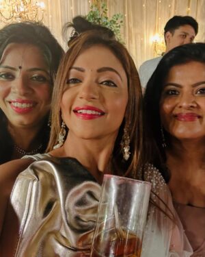 Pariva Pranati Instagram - Bhaiyon ki shaadi… twin wedding… second look… family functions are the best ❤️

Thankyou for the look @foramthakur ❤️❤️

#family #function #shaadi #wedding #indianwedding #saree #desi #fun #celebration #joy #blessed #love #together #happy #madness #music #dressup #makeup 

@tarusinha @kirti.prasad @my.yoga.mat

Previous post deleted by mistake 🤦‍♀️