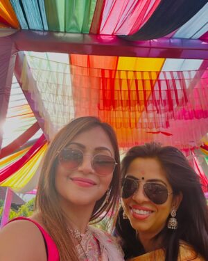 Pariva Pranati Instagram - Bhaiyon ki shaadi… twin wedding… first look… the sheer fun and joy of meeting up with the entire family… what an experience… beautiful location… and the magic of love ❤️

Special thanks to @foramthakur for designing the looks 😘😘

#wedding #indianwedding #fun #joy #blessed #family #together #love #life #travel #rajasthan #happy #saree #indianwear #makeup #ready #dressedup #celebration 

@my.yoga.mat @tarusinha @kirti.prasad @sushma.sinha.792