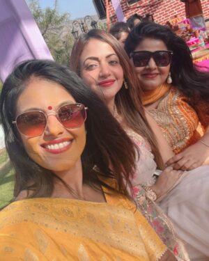 Pariva Pranati Instagram - Bhaiyon ki shaadi… twin wedding… first look… the sheer fun and joy of meeting up with the entire family… what an experience… beautiful location… and the magic of love ❤️

Special thanks to @foramthakur for designing the looks 😘😘

#wedding #indianwedding #fun #joy #blessed #family #together #love #life #travel #rajasthan #happy #saree #indianwear #makeup #ready #dressedup #celebration 

@my.yoga.mat @tarusinha @kirti.prasad @sushma.sinha.792