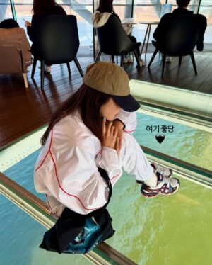 Park Han-byul Instagram - 왔다😘