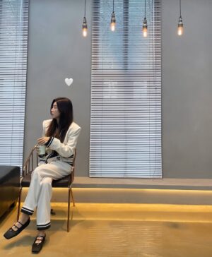 Park Han-byul Instagram - 💋

인스타 사진 안올린다고 혼난 날,
mz들이 골라준 대표사진과 음악😆ㅋ