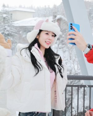 Park Ki-ryang Instagram - 온 세상이 하얗다☃️ #북해도 #삿포로 #일여사
@thenorthface_kr