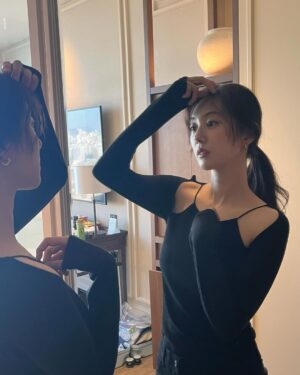Park Se-wan Instagram - 사우나 참 좋아하는 아주머니 둘 🧖‍♀️🤭