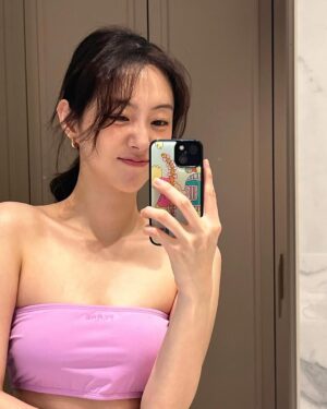 Park Se-wan Instagram - 사우나 참 좋아하는 아주머니 둘 🧖‍♀️🤭