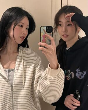 Park Se-wan Instagram - 사우나 참 좋아하는 아주머니 둘 🧖‍♀️🤭