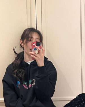 Park Se-wan Instagram - 사우나 참 좋아하는 아주머니 둘 🧖‍♀️🤭