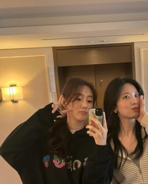 Park Se-wan Instagram - 사우나 참 좋아하는 아주머니 둘 🧖‍♀️🤭