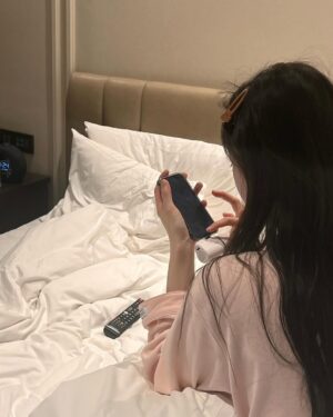 Park Se-wan Instagram - 사우나 참 좋아하는 아주머니 둘 🧖‍♀️🤭